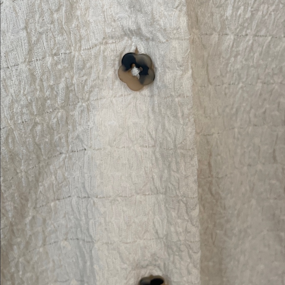 🤍 Madewell Off-White Textured Button-Down Shirt 🤍 - Picture 3 of 5